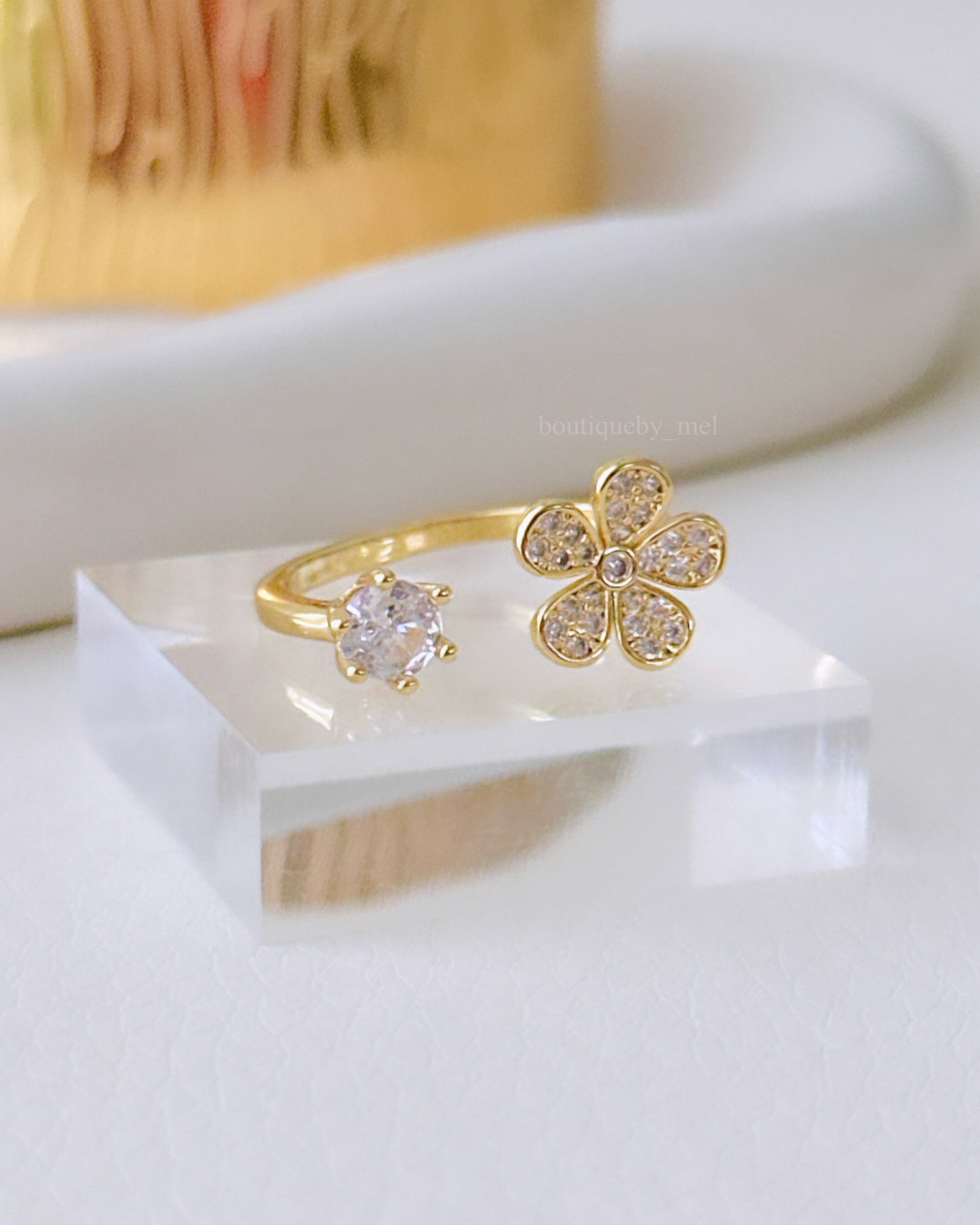 Glam Daisy Ring