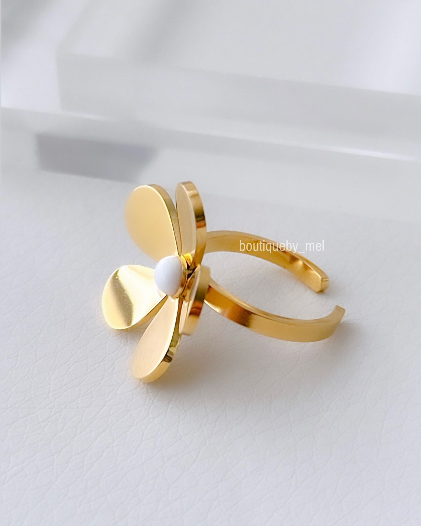 Gold & White Daisy Ring