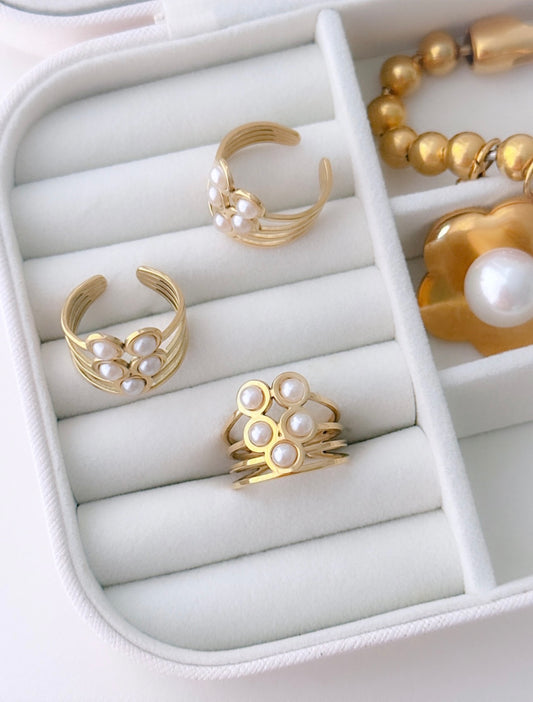 Mini Pearls Ring