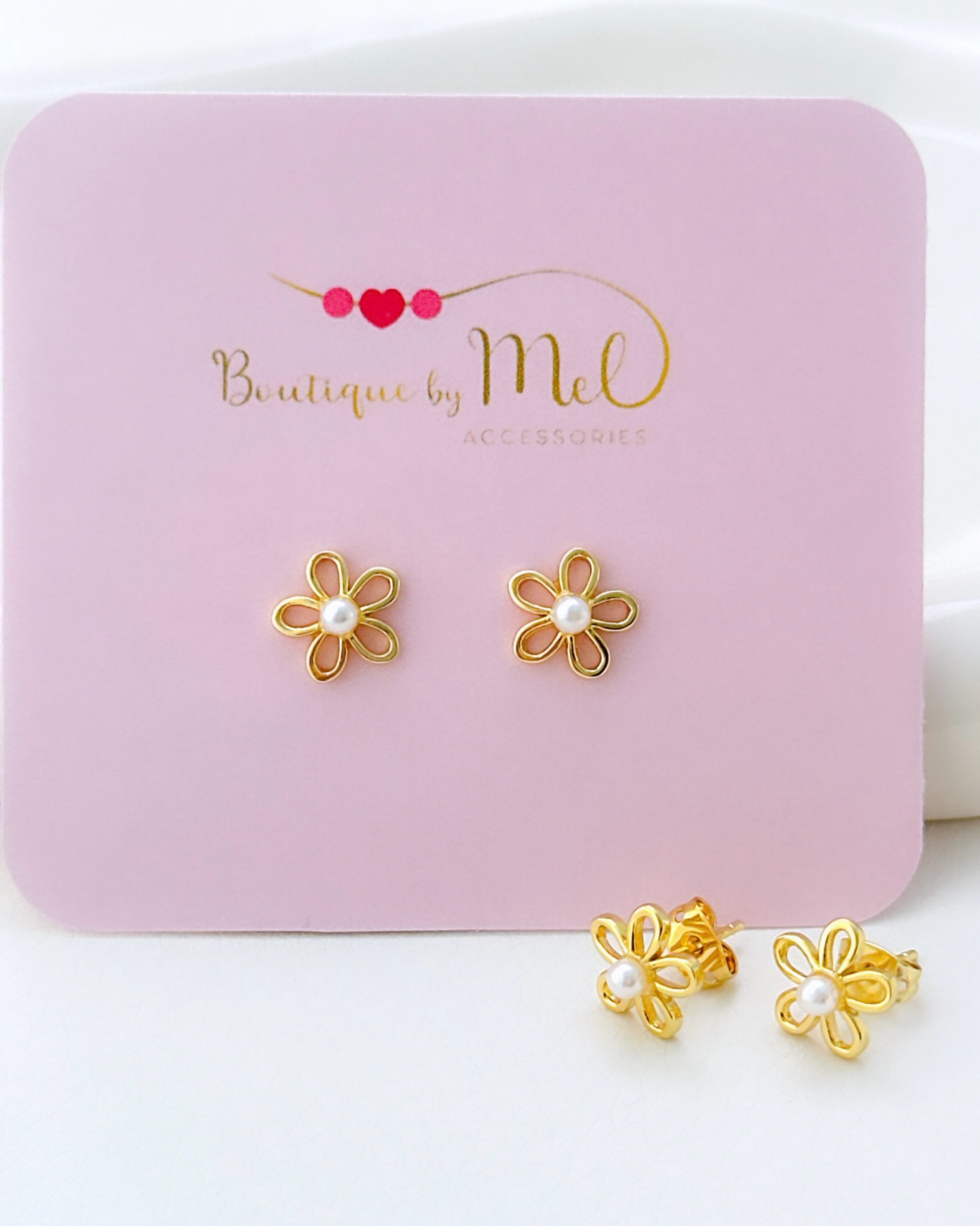 Daisy Mini Pearl Earrings