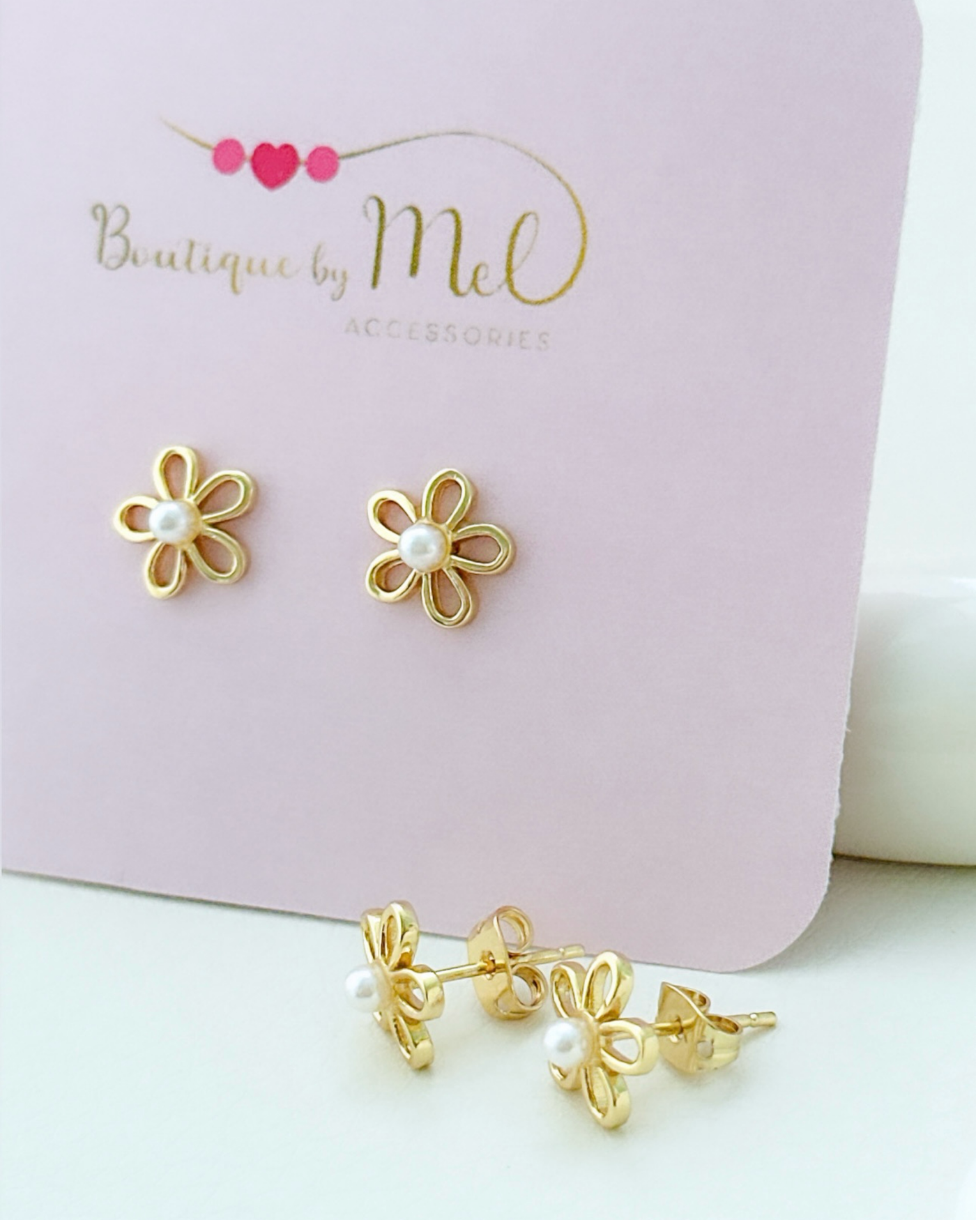 Daisy Mini Pearl Earrings